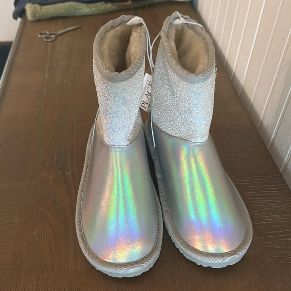 The Childrens Place Sz 5 Y Chalet Boots Faux Fur Lined Silver Holographic Emoji - Picture 7 of 15